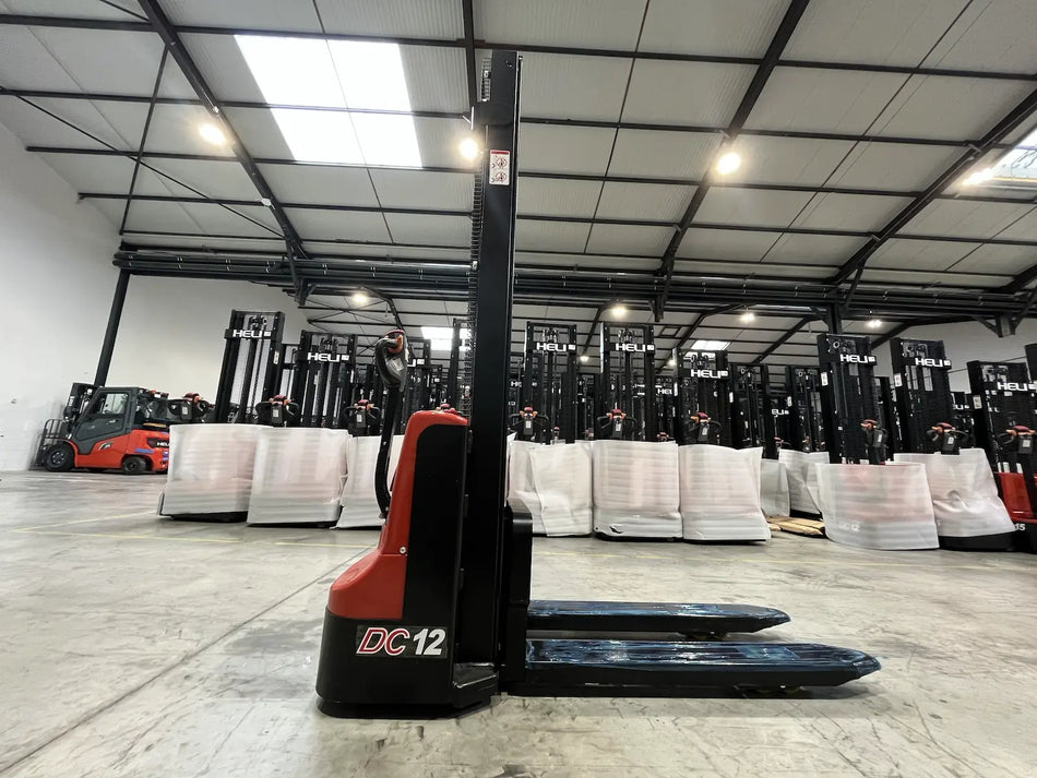 Heli CDD15 - Stacker elétrico vista lateral